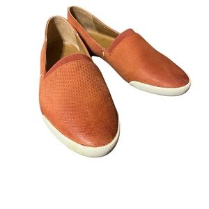 Frye Ladies 10M Melanie Diamond Emboss Brick Red Slide In Flats